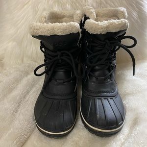 Crocs Black Fleece Boots Size 8